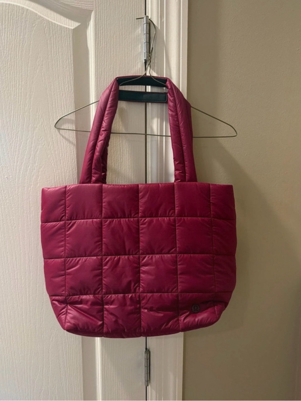 NWT Lululemon Quilted Grid Tote Bag. Quilted Puffer Tote Bag in Deep Berry